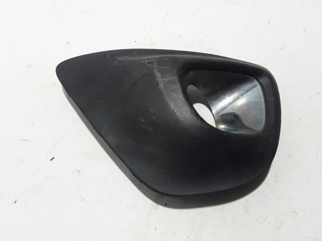 Used Opel Vivaro Front bumper fog lamp cover 261A20443R