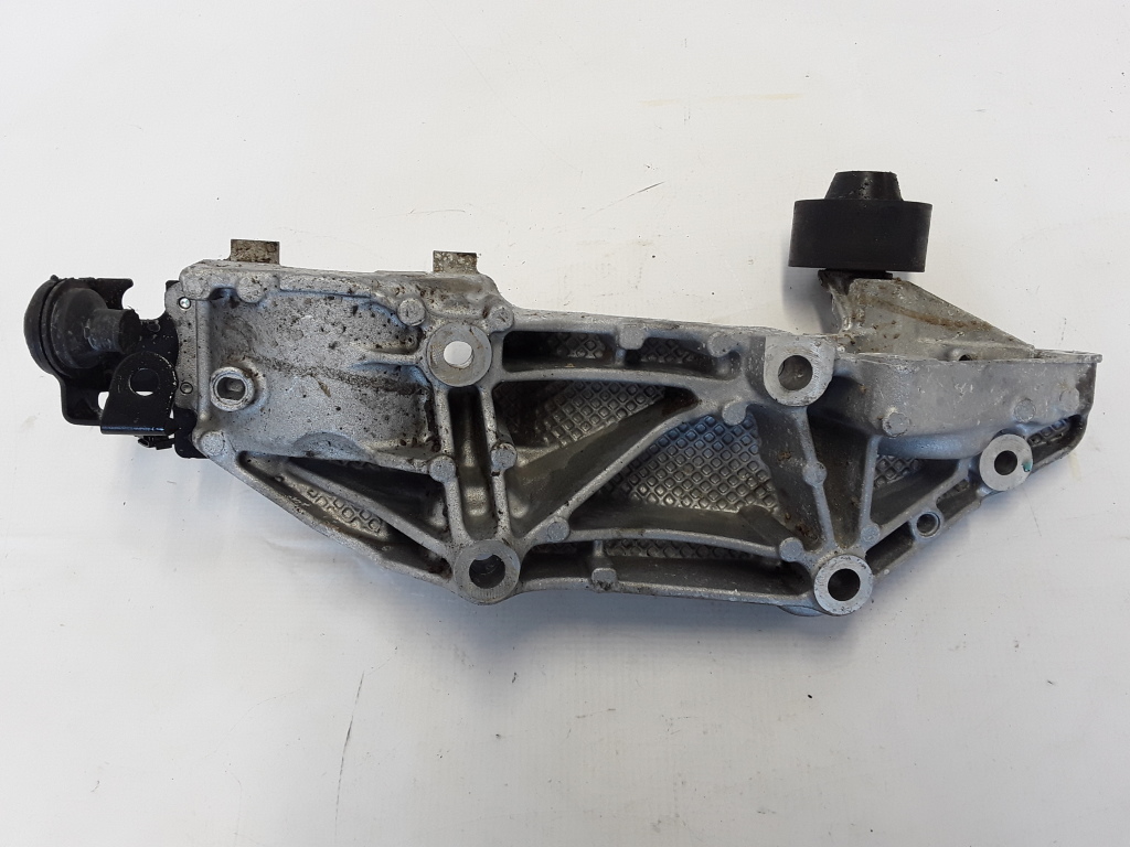 RENAULT Koleos 2 generation (2016-2023) Alternator bracket 117103703R 21072287