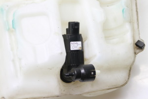 Ford Mondeo V (2014–2018) Front washer fluid reservoir DS7317B613AE - 3