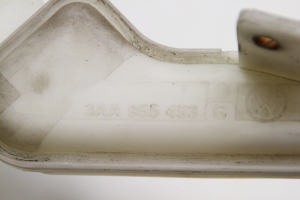 Volkswagen Passat B7 (2010–2014) Scheibenwaschbehälter vorne 3AA955453G - 5