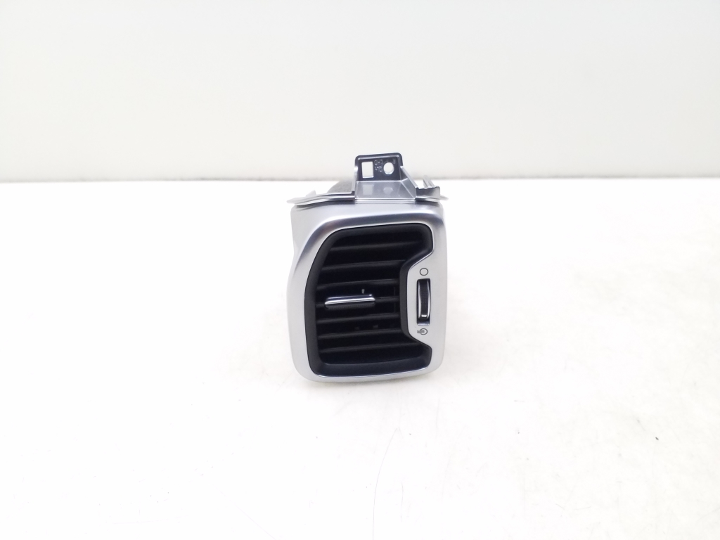 Kia Sportage (2016–2021) Dashboard air vent grilles 97490F1000