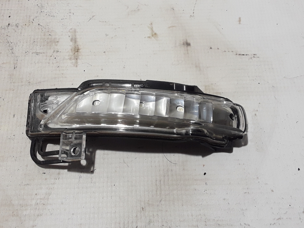 Used Dodge Durango Side mirror turn signal 20040404