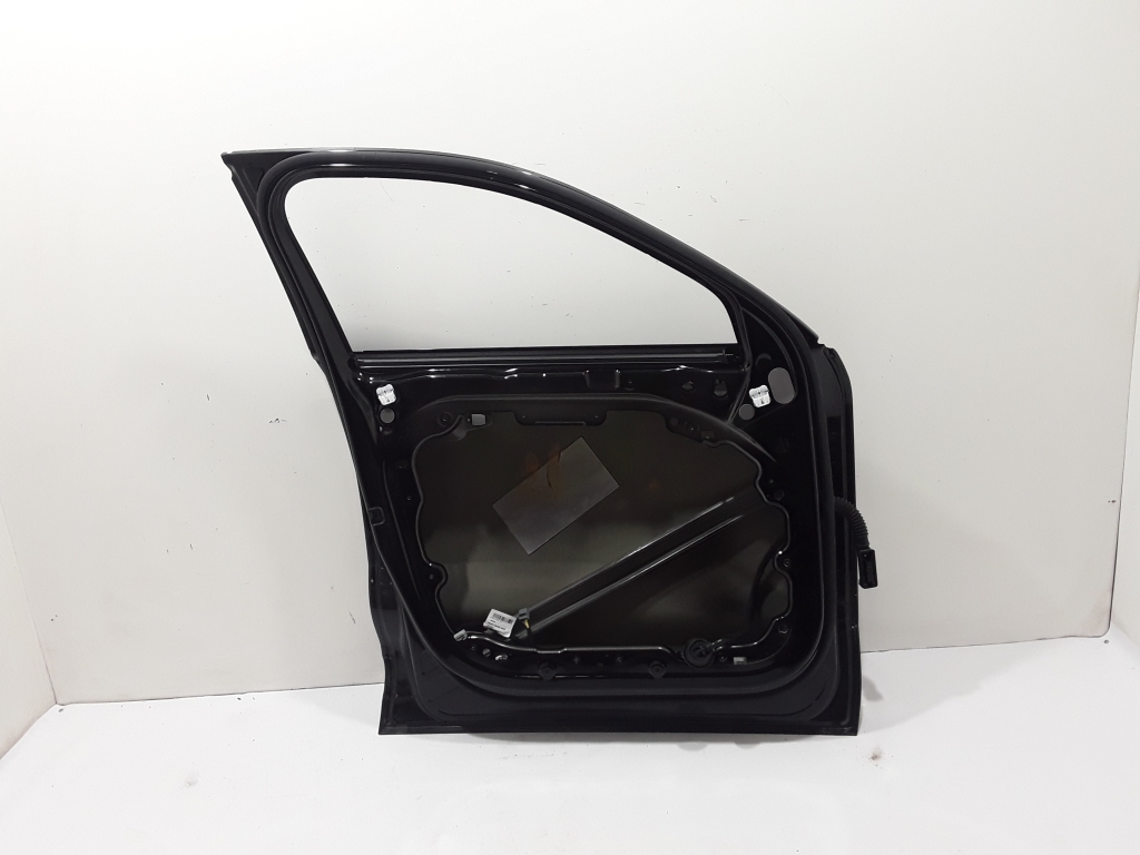 Used VOLVO XC40 Front door