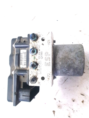 AUDI A4 B7 (2004–2008) ABS unit 8E0 910 517 B - 2