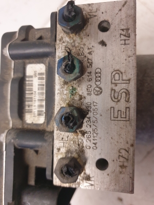 AUDI A4 B7 (2004–2008) ABS unit 8E0 910 517 B - 4