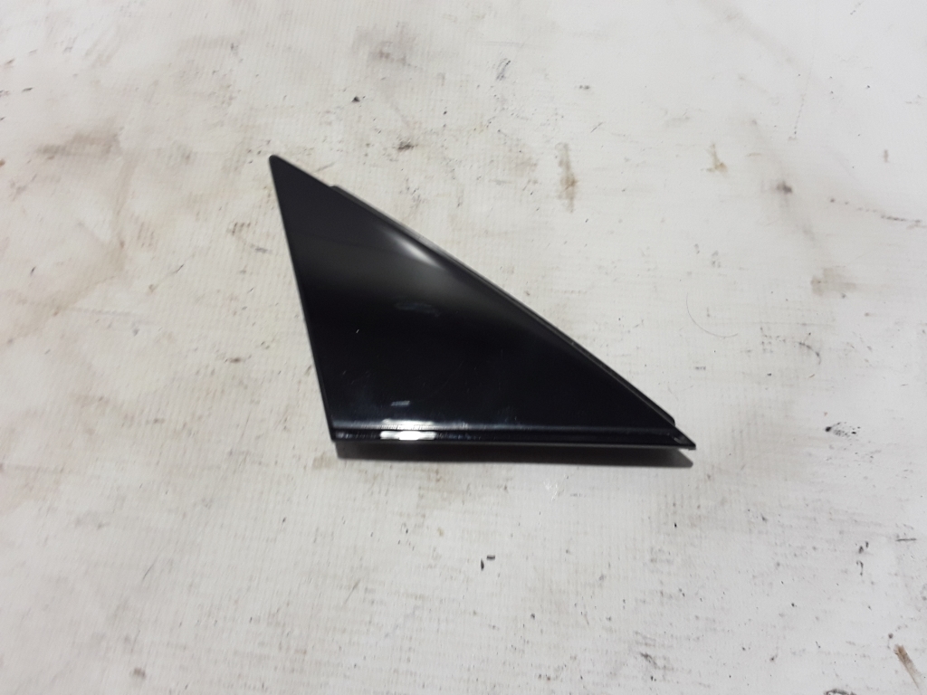 Used VOLVO XC40 Trim to the mirror triangle 32216224