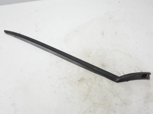   Windscreen strut outer 