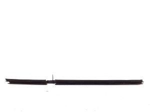 Aizmugurējo sānu durvju stikla iekšējā līste - A2057350465