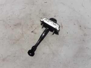Land Rover Discovery Sport (2014–2026) Front door check FK7223552AC - 2