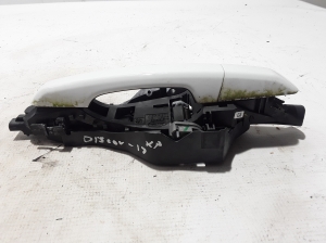 Land Rover Discovery Sport (2014–2026) Front door external opening handle and its details - 2