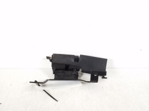 Mercedes Benz C-Class 205 (2014–2021) Heckscheibenrollo Halter A2058605500 - 3