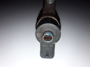  Fuel injector 