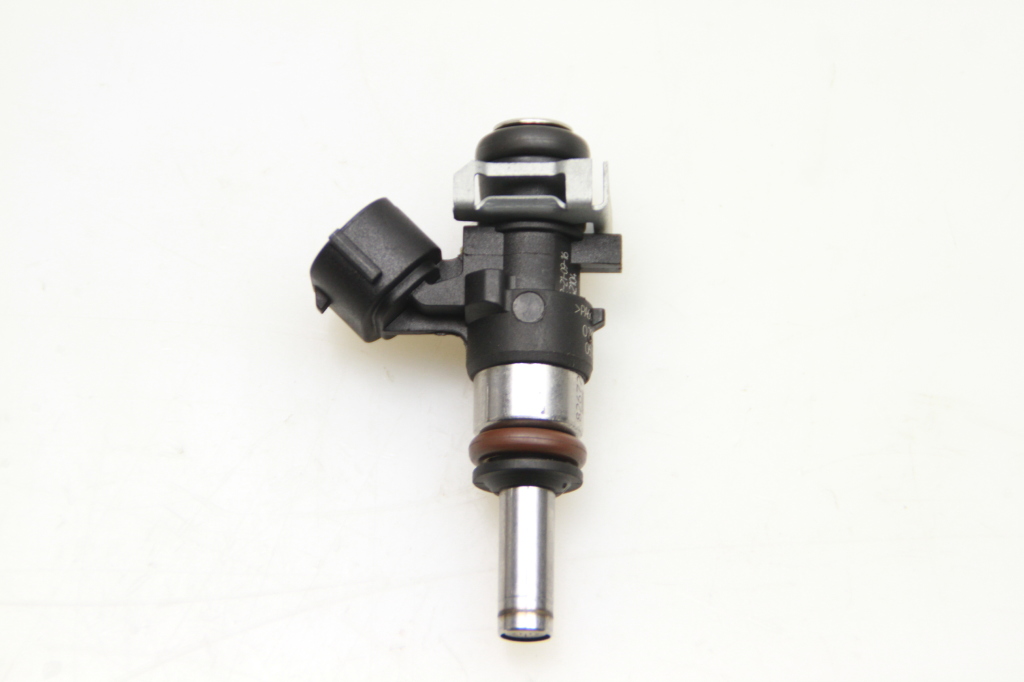 Used Volkswagen Polo Fuel injector