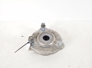 Mercedes Benz C-Class 205 (2014–2021) Front strut mount with bearing A2053230020 - 2