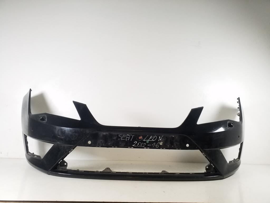 Used Seat Leon Front bumper 5F0807221M