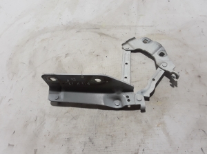 Land Rover Discovery Sport (2014–2026) Hood hinge FK7216800AE - 2
