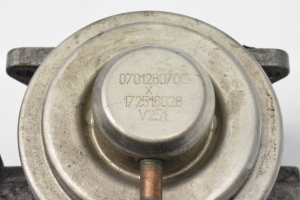 Volkswagen Touareg I (2002–2010) Ventil Abgasrückführung 070128070C - 2