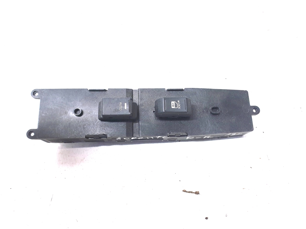 Kia Sorento (2009–2014) Front door glass switch 202008920 Kia Sorento (2009–2014) Front door glass switch 202008920