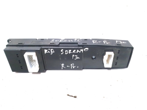 Kia Sorento (2009–2014) Front door glass switch 202008920 - 2