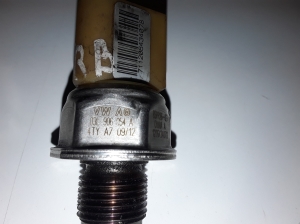 Skoda Octavia II (2004–2013) Fuel rail pressure sensor 03L906054A - 3