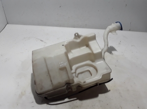  Windscreen washer tank front 