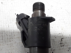  Fuel injector 