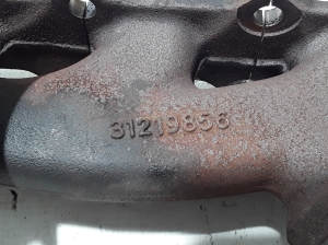  Exhaust manifold 