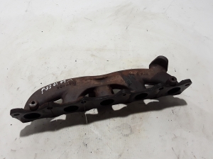  Exhaust manifold 