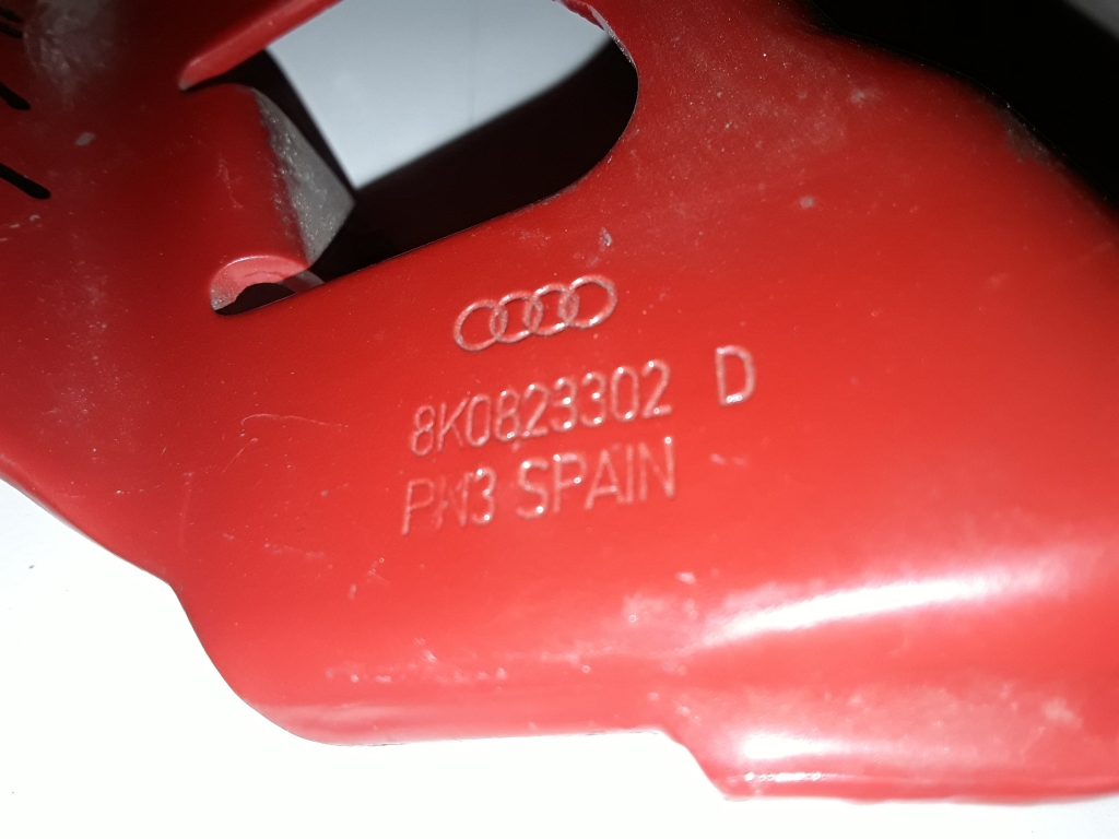 AUDI A4 B8/8K (2011-2016) Петля капота передняя правая 8K0823302D 27631504