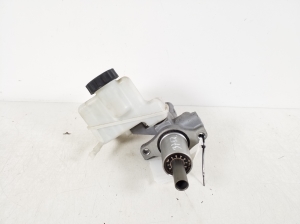  Master cylinder 