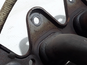  Exhaust manifold 