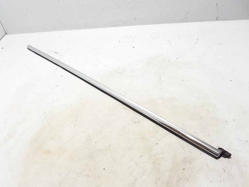 Used VOLVO XC90 Rear side door strip to glass outer 31479471