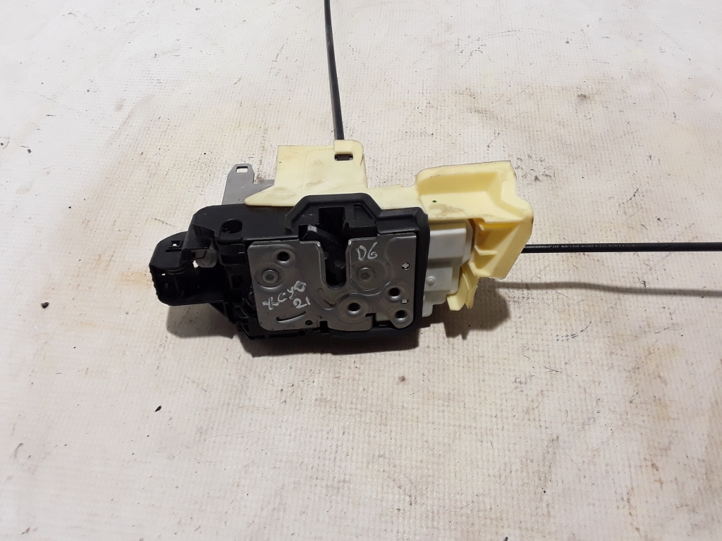 Used VOLVO XC90 Rear side door lock 32131413