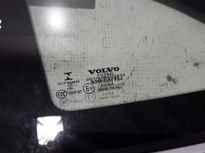 VOLVO S90 (2016–2026) Aizmugurējā spārna sānu stikls 31689018 - 2