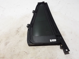 VOLVO XC90 (2015–2024) Aizmugurējo sānu durvju trīsstūrveida stikls 32132029 - 2