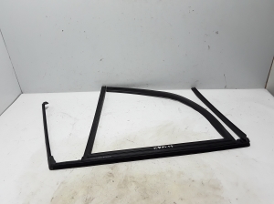 VOLVO XC90 (2015–2024) Rear side door outer window molding 32205574 - 2