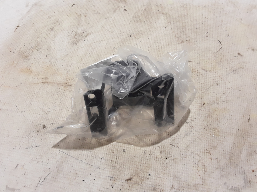 Used VOLVO XC60 Engine cover lock 32219336