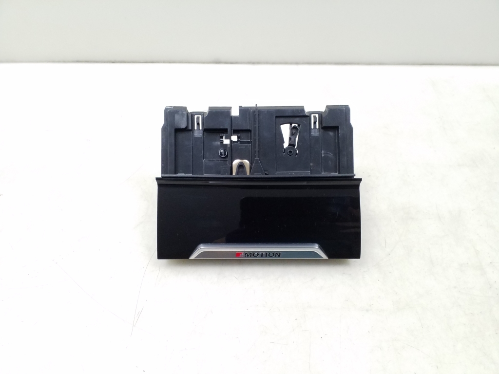 Volkswagen Passat B8 (2014–2023) Front ashtray 3G1863284 Volkswagen Passat B8 (2014–2023) Front ashtray 3G1863284