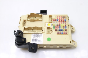 Interior fuse box - 91950A6061