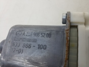 Mercedes Benz B-Class 246 (2011–2017) Front door window regulator motor A2469065200 - 3