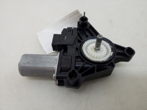Mercedes Benz B-Class 246 (2011–2017) Rear side door window regulator motor A2469063200 - 3
