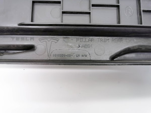  Interior trim of the rear strut 