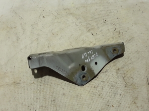   Bracket for front wing 