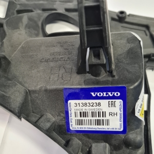 VOLVO V90 (2016–2026) Esitule pesudüüsi hoidik 31383238 - 3