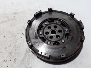  Clutch flywheel 