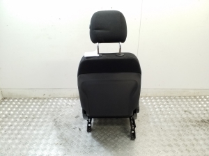 Mercedes Benz B-Class 246 (2011–2017) Priekšējais sēdeklis un tā detaļas - 2