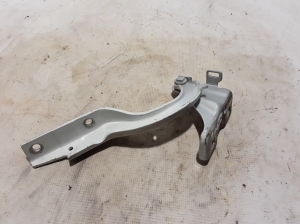   Engine cover hinge 