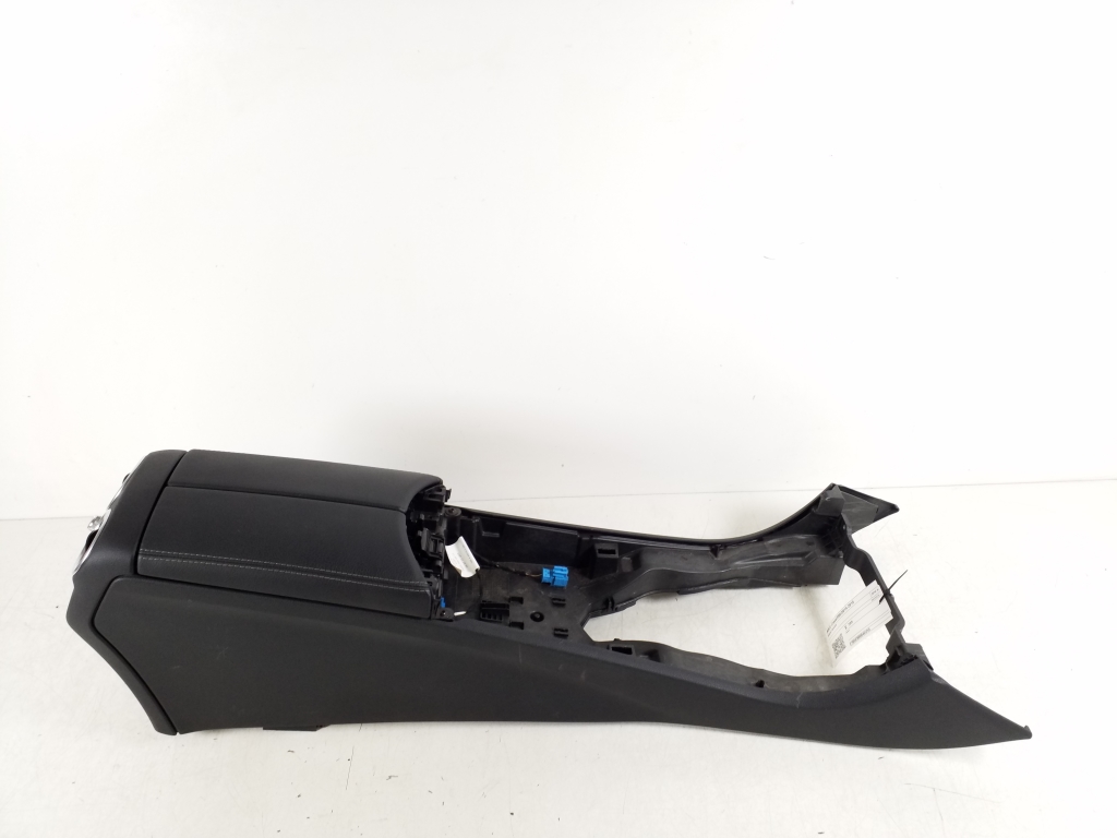 Mercedes Benz C-Class 205 (2014–2021) Keskkonsool Mercedes Benz C-Class 205 (2014–2021) Keskkonsool