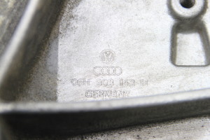 AUDI A4 B8 (2007–2016) Õlifiltri hoidik 06H903143H - 4