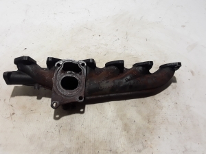  Exhaust manifold 